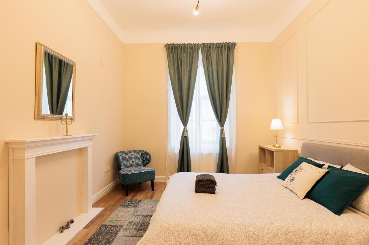 Cozy Apartment In The Historical City Center تيميشورا المظهر الخارجي الصورة